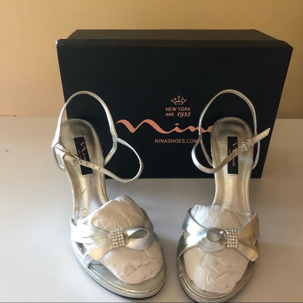 Nina strappy sandals size 9